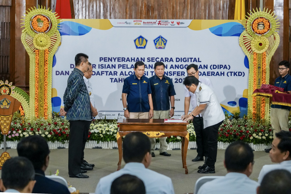 Bupati Giri Prasta Hadiri Penyerahan Secara Digital DIPA dan TKD 2025